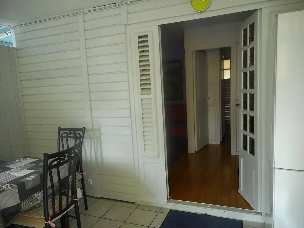 Appartement Vue Jardin Fleuri Le Lamentin