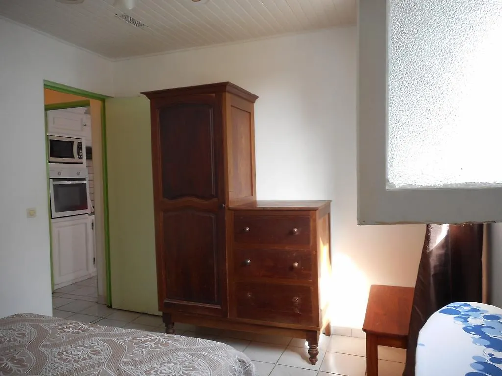 Appartement Vue Jardin Fleuri Le Lamentin 0*,